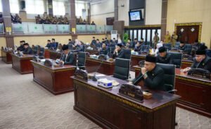 Hadir : Anggota DPRD Muba pada Rapat Paripurna Masa Persidangan III Rapat Ke-9 Tahun 2025 dalam rangka Penyampaian Penjelasan Raperda tentang Pertanggung jawaban Pelaksanaan APBD Kabupaten Musi Banyuasin Tahun Anggaran 2024, Raperda tentang RPJMD Kabupaten Musi Banyuasin Tahun 2025-2029, Raperda tentang Perubahan Atas Peraturan Daerah No 1 Tahun 2021 tentang Pembentukan Badan Usaha Milik Daerah PT Muba Energi Maju Berjaya (Perseroda) dan Raperda tentang Perubahan keempat Atas Peraturan Daerah No 9 Tahun 2016 tentang Pembentukan dan Susunan Perangkat Daerah Kabupaten Musi Banyuasin.
